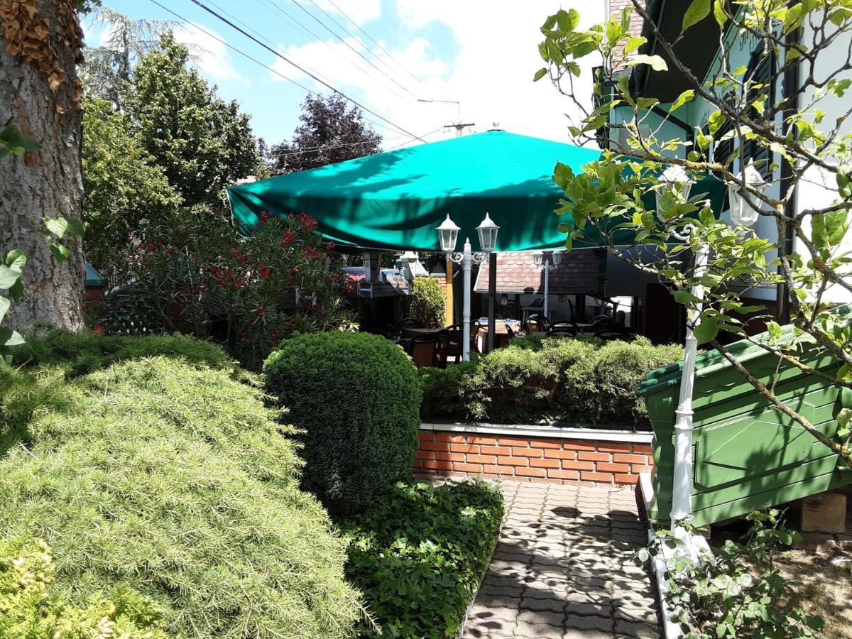 St Hubertus Panzio Bed & Breakfast Heviz Exterior photo